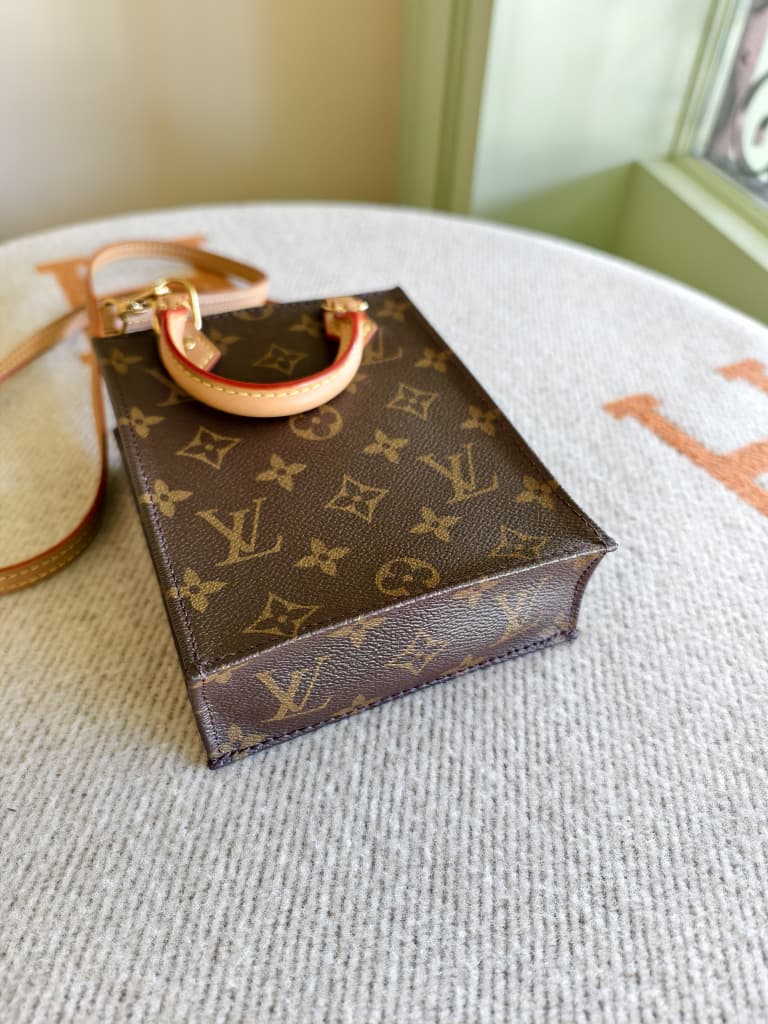 Louis Vuitton Petit Sac Plat