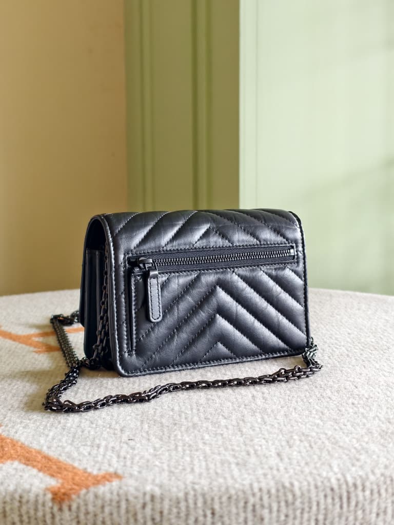 Chanel So Black Reissue 2.55 WOC