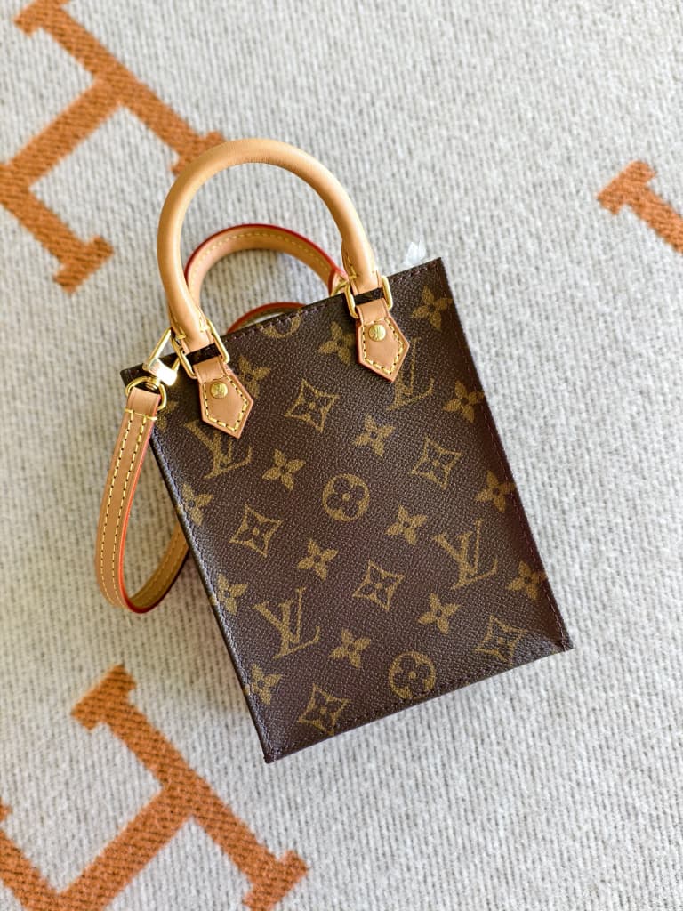 Louis Vuitton Petit Sac Plat
